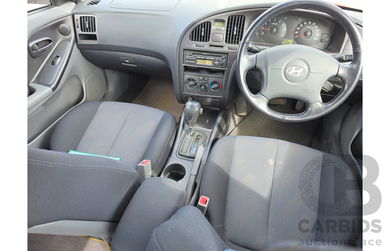 07/2005 Hyundai Elantra FX 2.0 HVT XD MY05 5d Hatchback Red 2.0L