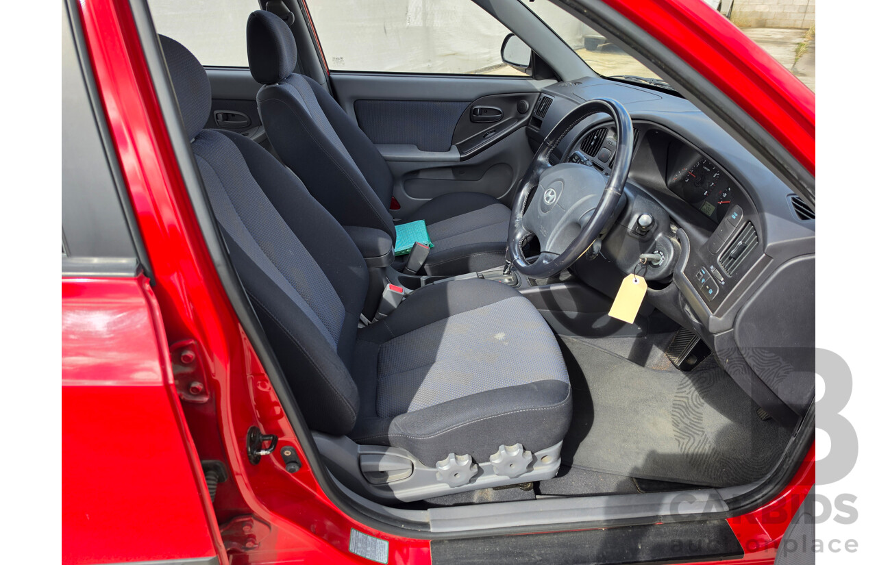 07/2005 Hyundai Elantra FX 2.0 HVT XD MY05 5d Hatchback Red 2.0L