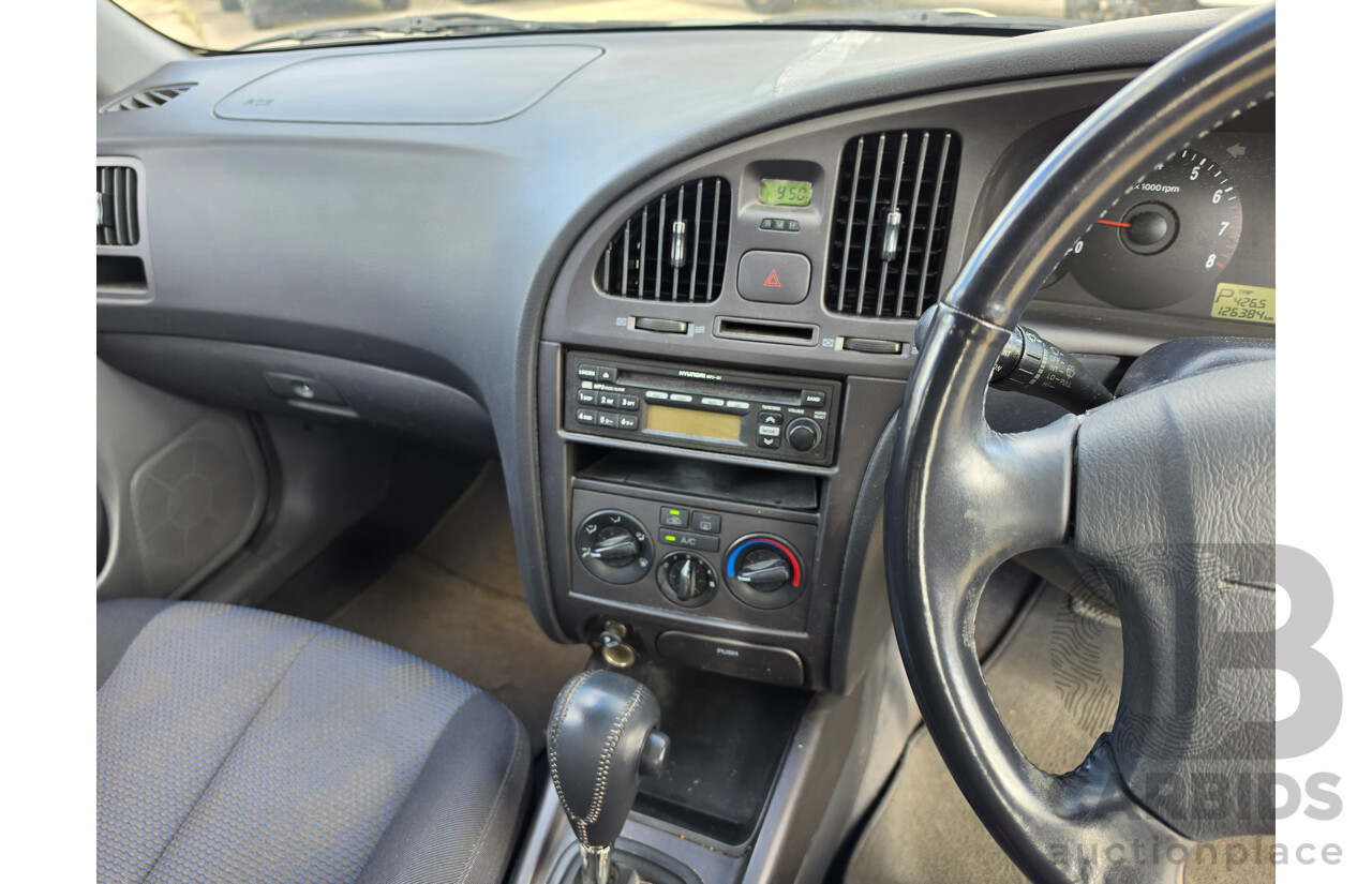 07/2005 Hyundai Elantra FX 2.0 HVT XD MY05 5d Hatchback Red 2.0L