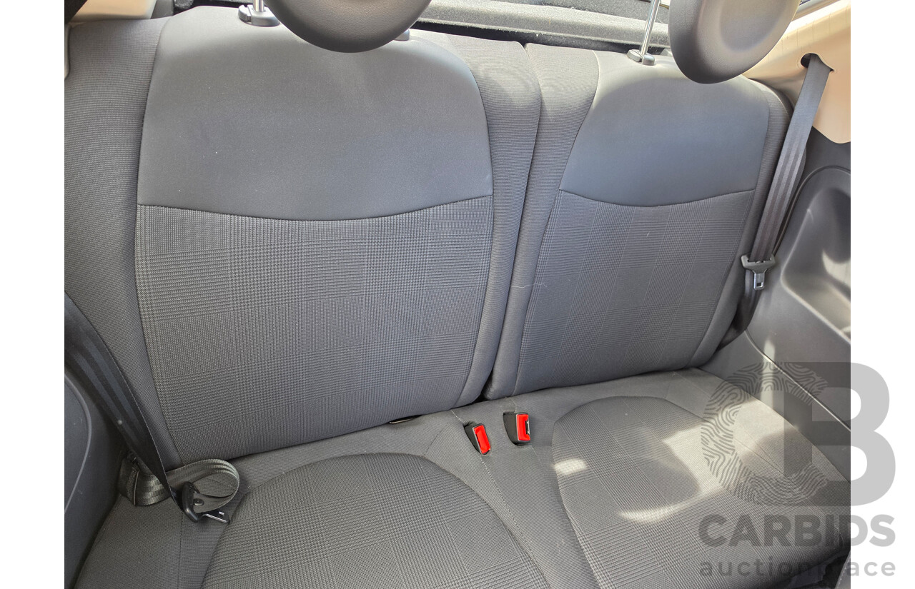 06/2015 Fiat 500 Lounge MY14 3d Hatchback Green 0.9L